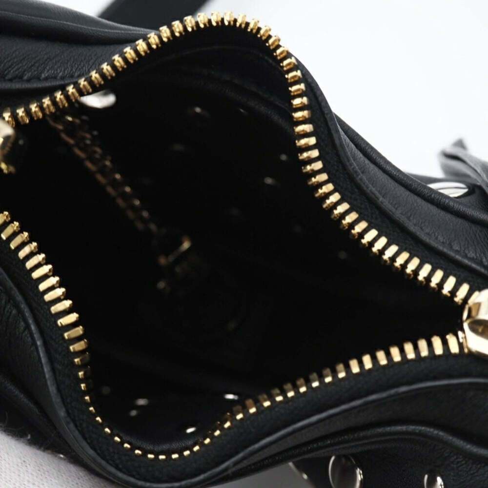GUCCI Black Leather Shoulder Bag - Picture 12 of 13